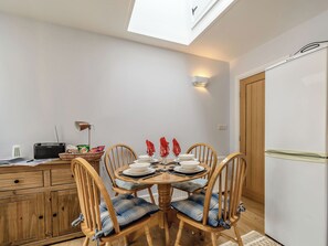Dining - 1 bedroom accommodation in Barton-Upon-Humber (Barton-Upon-Humber)