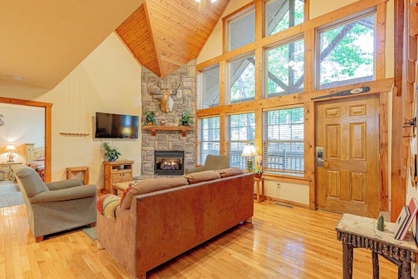 Smart TV, fireplace, DVD player