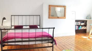 5 bedrooms, free WiFi, bed sheets