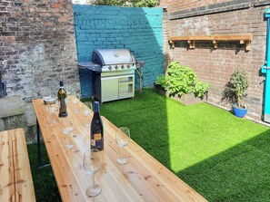 Property grounds - 5 bedroom accommodation in Anfield, near Liverpool (Anfield, near Liverpool)