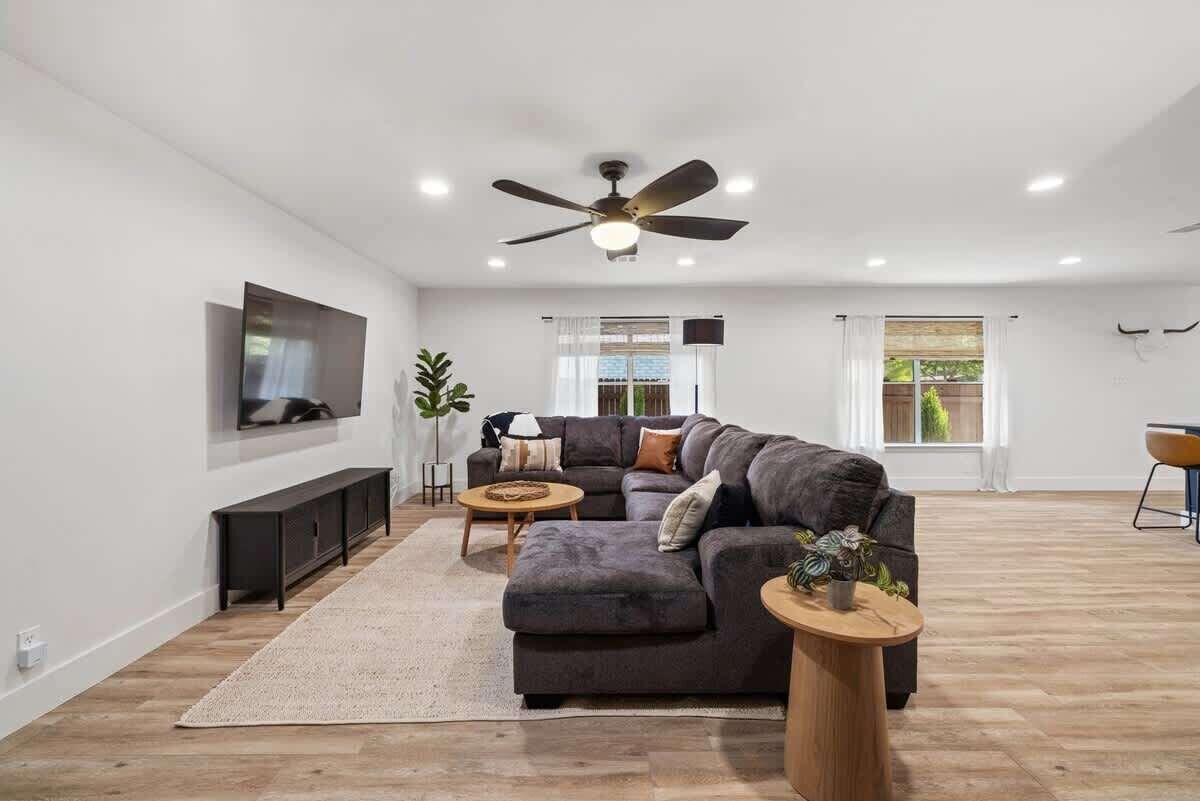 TV connectée, table de tennis de table, espaces bureaux