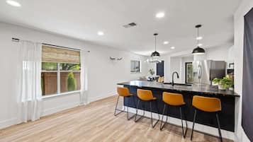 KylskÄp, mikrovÄgsugn, ugn och spishÀll