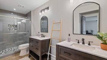 Combined shower/tub, hair dryer, towels, soap