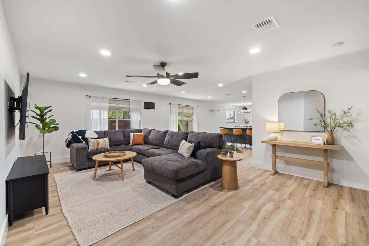 Smart TV, table tennis