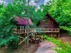 Exterior - King Bed, Hot Tub, Wifi, Great Location, New Patio (Sevierville)