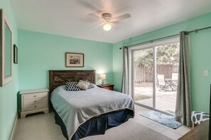 2 bedrooms, desk, iron/ironing board, WiFi