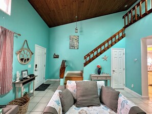 Smart TV, fireplace, books, stereo