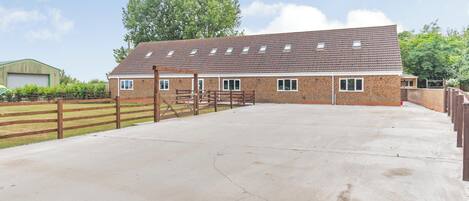 Parking | Tower Hill Grange - Seats Hill Leisure Ltd, Great Hatfield, near Hornsea