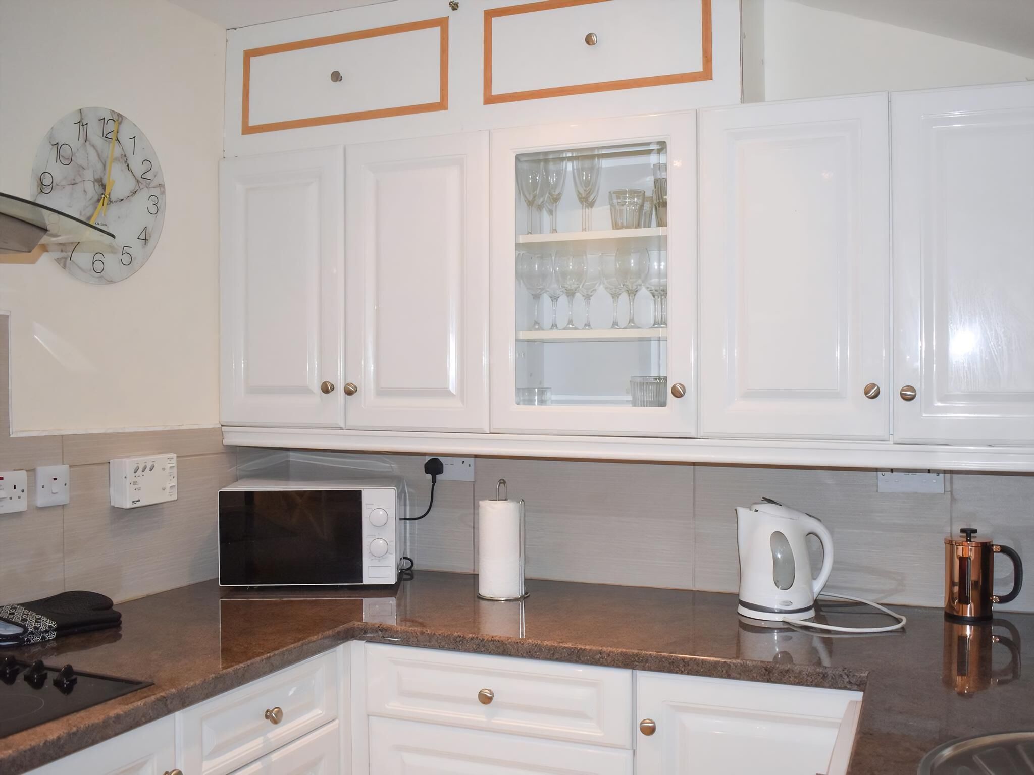 Astianpesukone, syöttötuoli