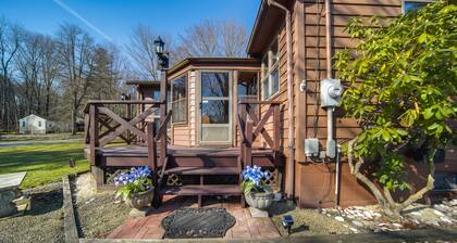 Charming Pymatuning Lake House Near Park & Beach