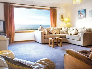 Unclassified image, 2 of 16, button