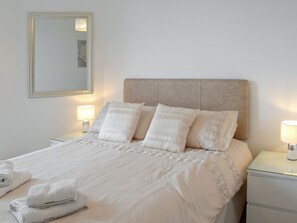 2 bedrooms, free WiFi, bed sheets - 2 bedroom accommodation in Ayr (Ayr)
