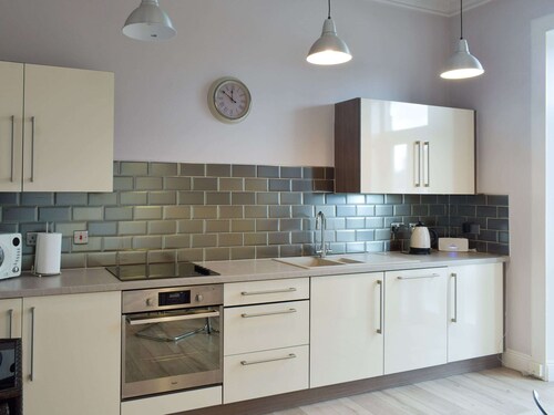 2 bedroom accommodation in Ayr