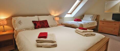 3 habitaciones, cuna de viaje, wifi gratis y ropa de cama