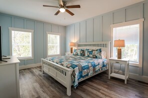 7 habitaciones, tabla de planchar con plancha y cuna de viaje 