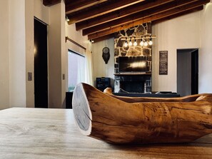 Cottage | Living area | Flat-screen TV, Netflix, streaming services - Casa Lunah Avandaro (Valle de Bravo)