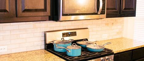 Réfrigérateur, micro-ondes, lave-vaisselle