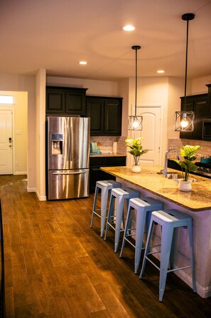 Fridge, microwave, dishwasher, cookware/dishes/utensils