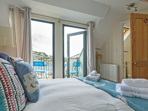3 bedrooms, free WiFi, bed sheets