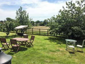 Outdoor dining - 1 bedroom accommodation in Cheddar (Cheddar)