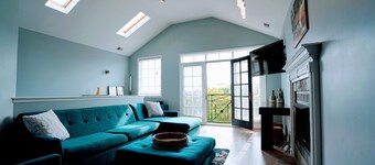 Remodeled West Loop Apartment Near United Center