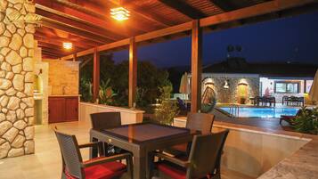 Deluxe Villa | Terrace/patio