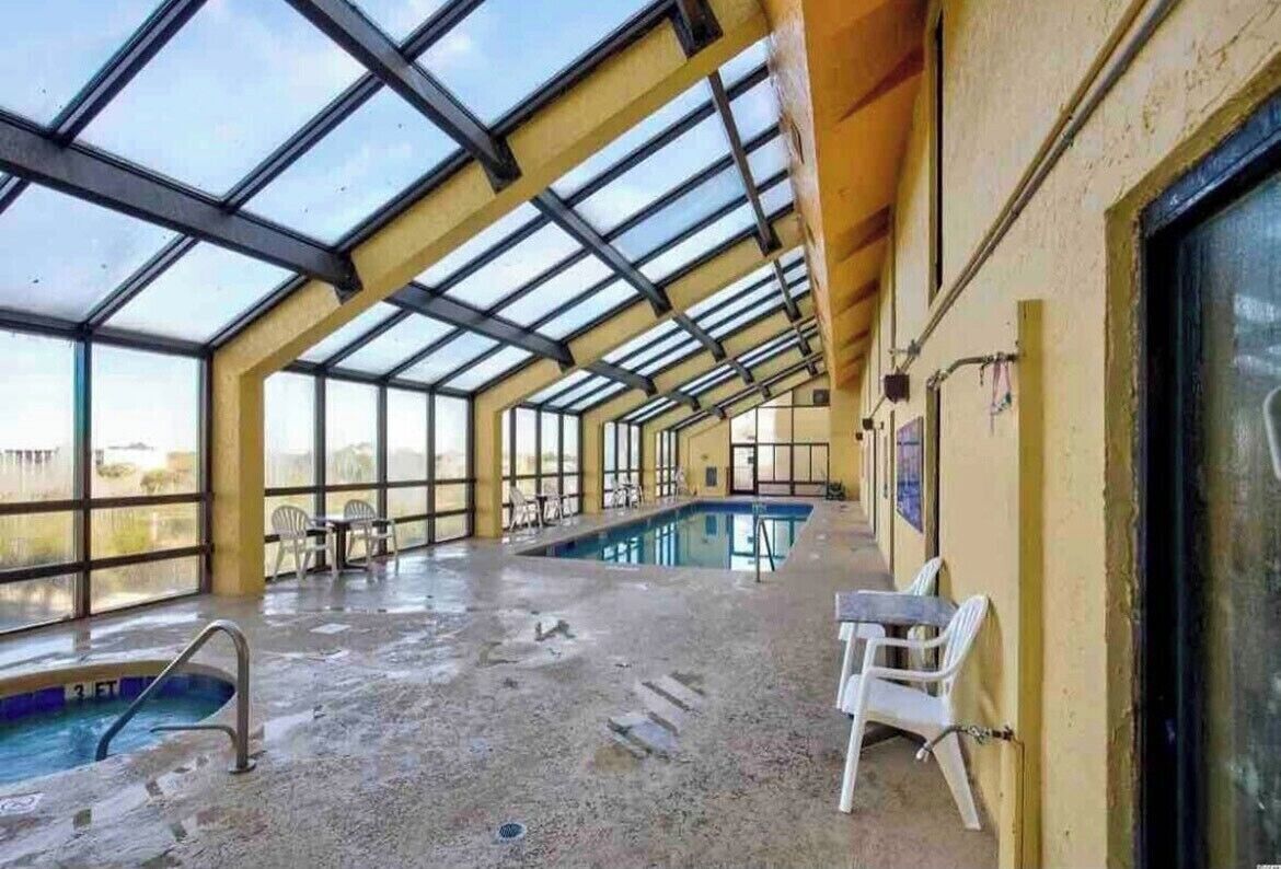 屋内プール、屋外プール