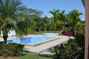 Outdoor pool, a heated pool - Villa with private pool and jacuzzi, fiber optic wifi (Restrepo)