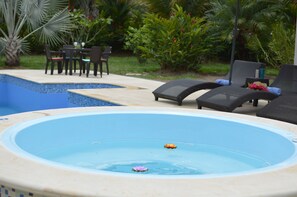 Outdoor spa tub - Villa with private pool and jacuzzi, fiber optic wifi (Restrepo)