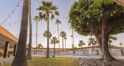 El Camino Hotel & Suites