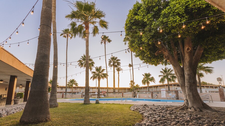 El Camino Hotel & Suites