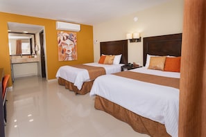 Dobbeltrom – deluxe | Sengetøy av topp kvalitet, individuelt innredet og skrivebord