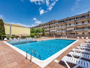 Pool - Nice apartment for 3 people with pool, TV, terrace and panoramic view (Torroella De Montgrí)