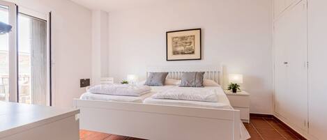 4 bedrooms, travel cot, free WiFi