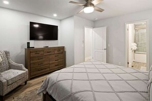 2 bedrooms, desk, iron/ironing board, free WiFi