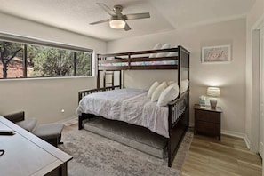 2 bedrooms, desk, iron/ironing board, free WiFi