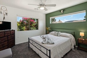 3 bedrooms, desk, iron/ironing board, free WiFi