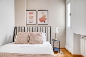 1 habitación, tabla de planchar con plancha, wifi y ropa de cama
