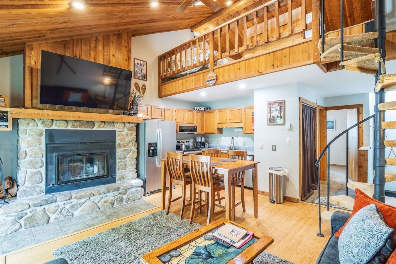 TV, fireplace