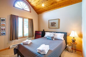 4 多间卧室、免费 WiFi、床单