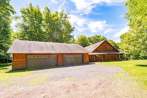 Exterior - Back Country Cabin - 206 Buck Run (Davis)