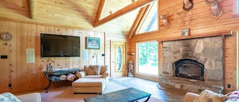 Fireplace, DVD player