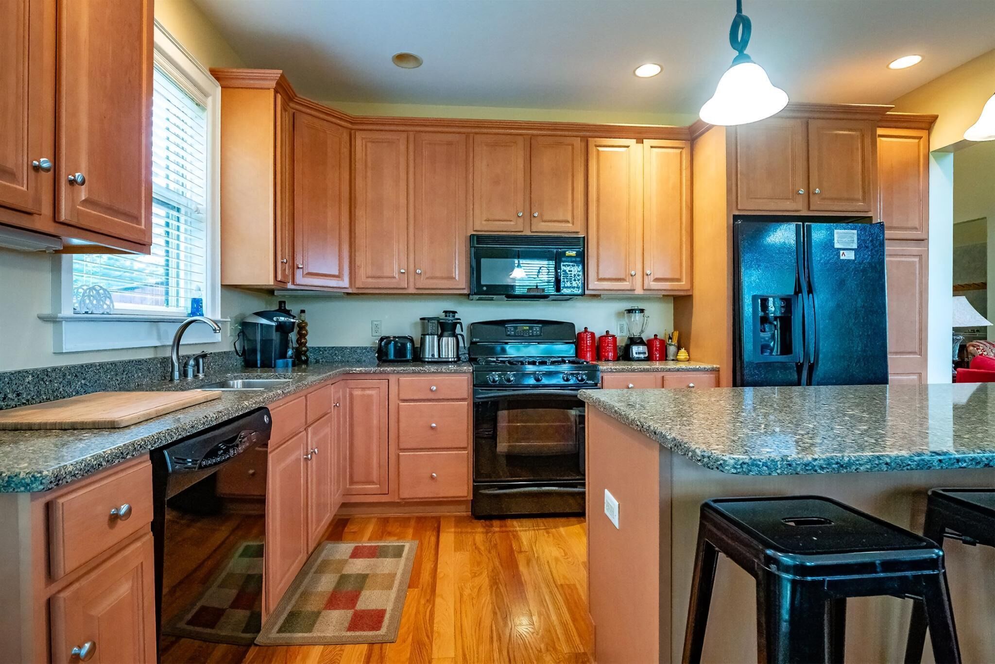 Réfrigérateur, four, plaque de cuisson, lave-vaisselle