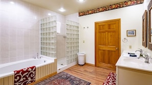 Unclassified image, 5 of 30, button - Family Escape w/ Hot Tub & Rec Room - Mtn Nights (Davis)