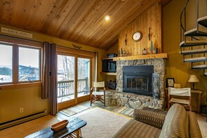 TV, fireplace, DVD player - 2 bedroom accommodation in Davis (Davis)