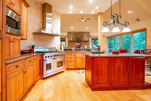 Réfrigérateur, four, plaque de cuisson, lave-vaisselle