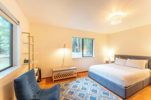 5 bedrooms, desk, travel crib, free WiFi