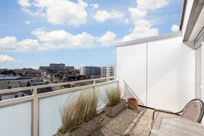 Property grounds - Penthouse - Modern apartment with sea view, balcony, parking space, WLAN. Pets (Sylt)