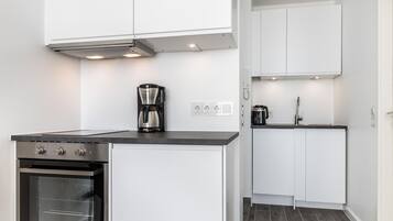 KĂŒhlschrank, Ofen, Herdplatte, GeschirrspĂŒler