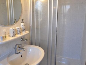 Shower, hair dryer - Apartment Ant Diek Langeoog, Deichringstr. 13, Whg. 4 - An`t Diek (Neuharlingersiel)